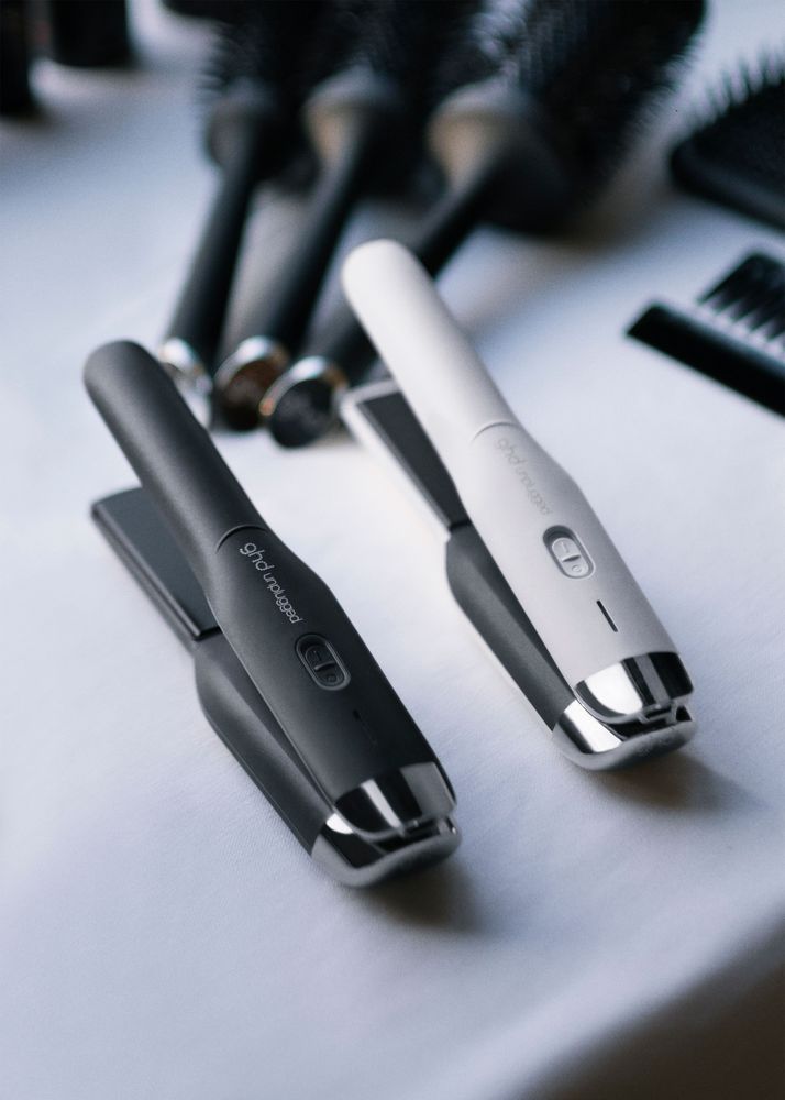 ghd unplugged Styler weiß + mini paddle Brush gratis